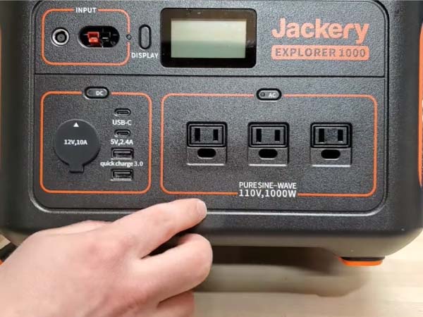 Ports of Jackery 1000